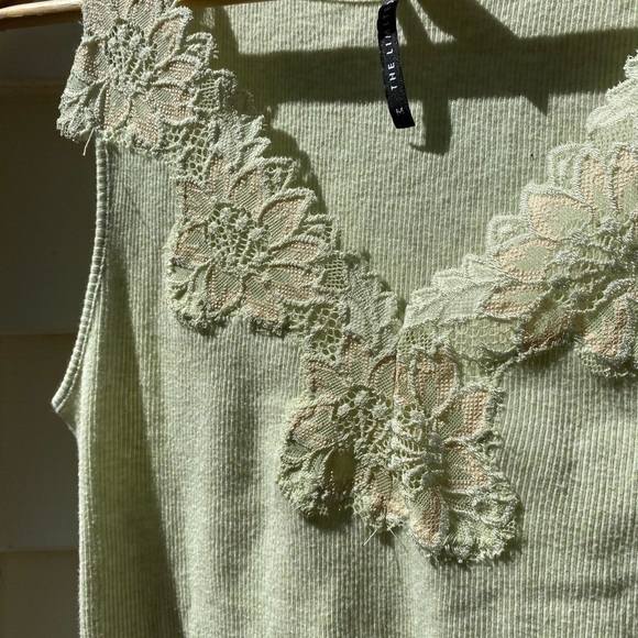 The Limited Lace Tank Top - Picture 3 of 6